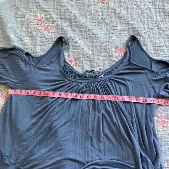 Free People Cold Shoulder Asymetrical Top Size XS Bell Sleeves Oversized - Picture 7 of 9